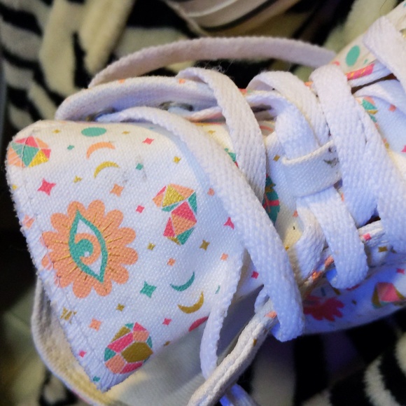 Converse - Picture 3 of 3